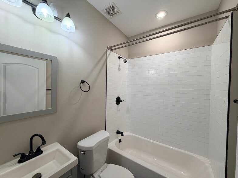 Building Photo - 4654 York Rd