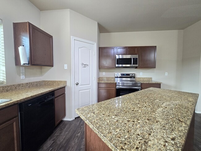 Building Photo - 322 Ambrose Avenue