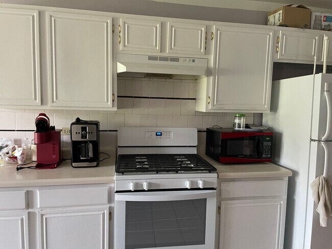 Building Photo - 1062 Bedford Dr