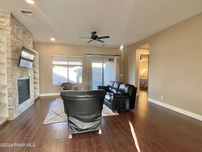 Building Photo - 1553 Range View Cir