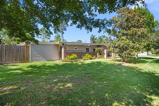Building Photo - 10310 Mayfield Rd