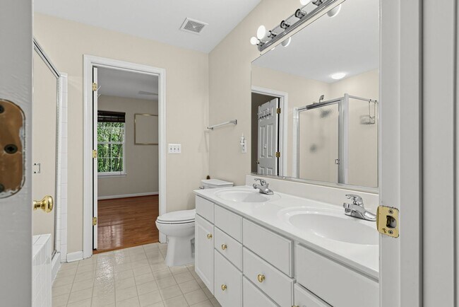 Building Photo - 2420 Dew Meadow Ct
