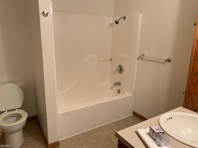 Building Photo - 2 br, 1.5 bath Duplex - 9 Gifford St Apt 1