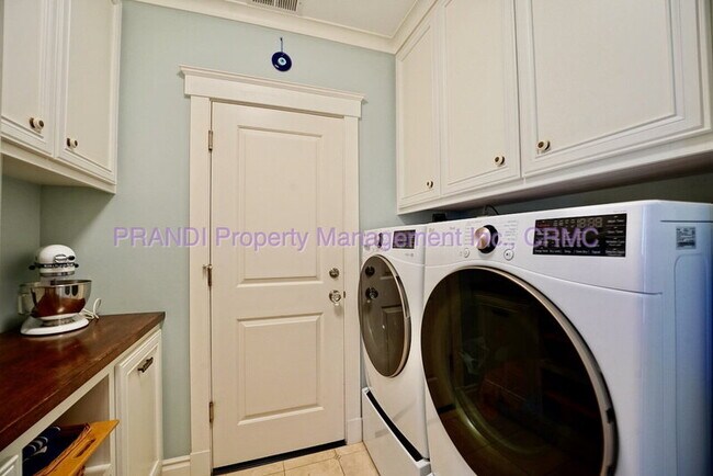 Building Photo - 34 Mohawk Ave