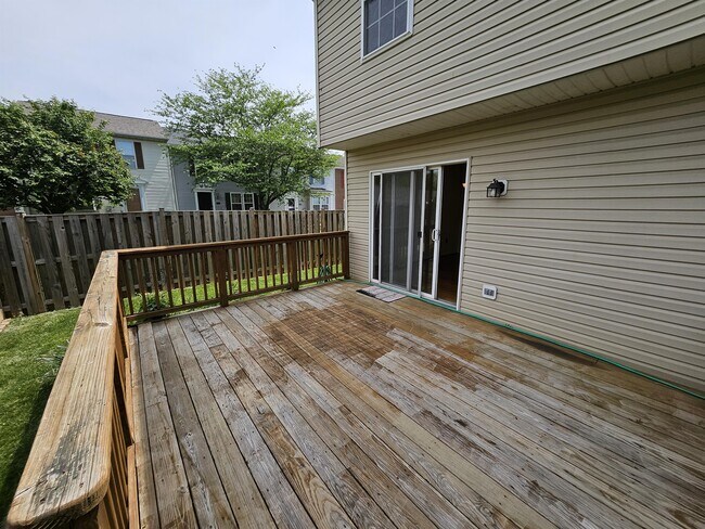 Building Photo - 201 Stull Ct