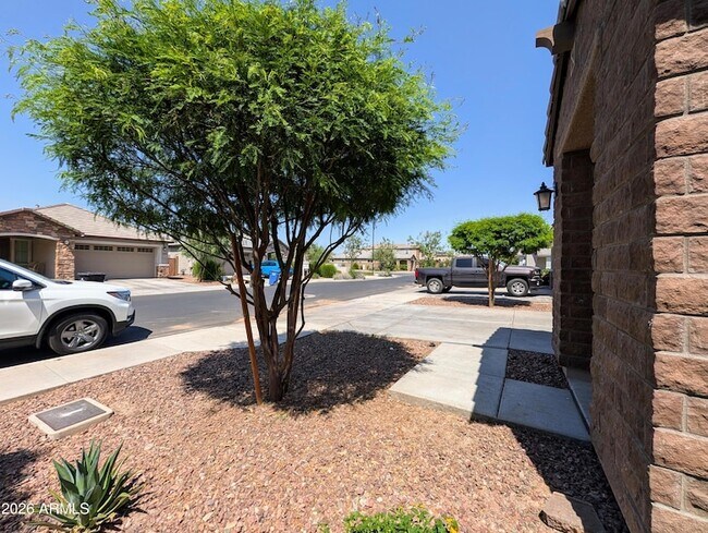 Building Photo - 9509 W Sells Dr