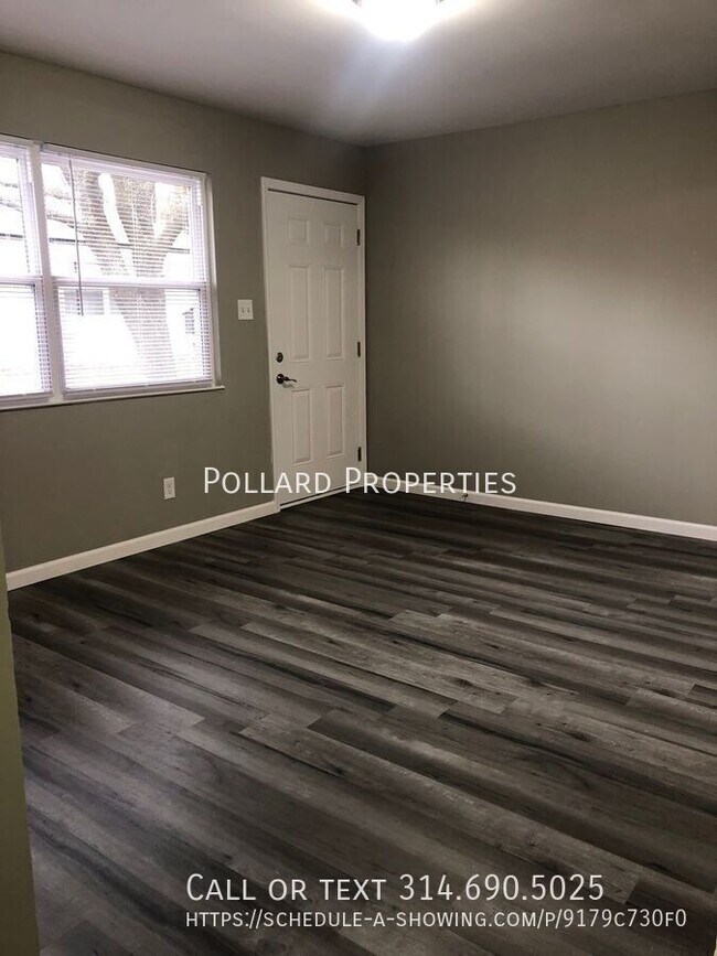 Building Photo - 208 John St