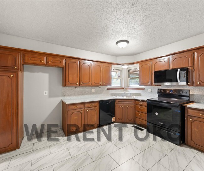 Building Photo - 3016 Shadybrook Dr