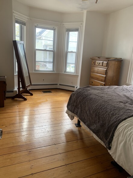 Bedroom - 30 Gardner St