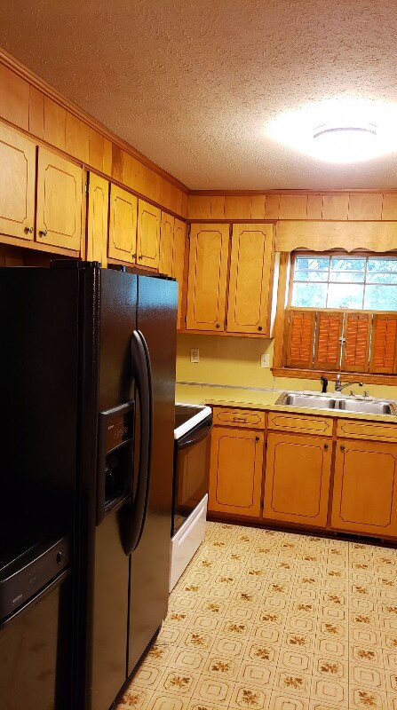 Building Photo - 280 Yeatts Rd