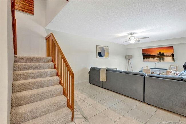 Building Photo - 2930 SW Sunset Trace Cir