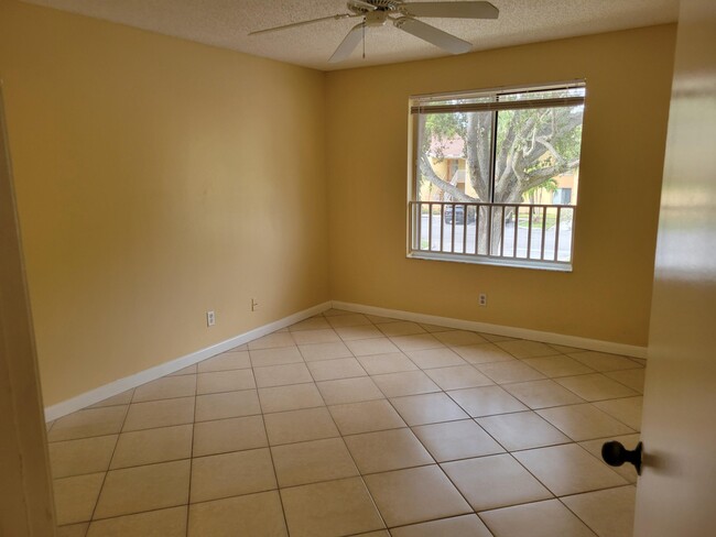 Building Photo - 1112 Coral Club Dr