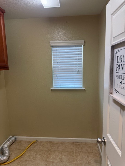 Building Photo - 4 bedroom 2.5 baths: formal living/dining