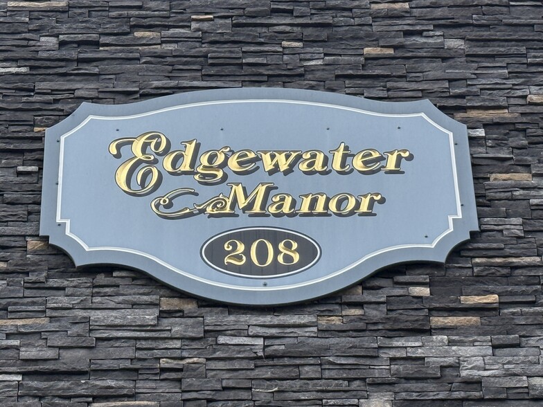 Building Photo - 208 Undercliff Ave