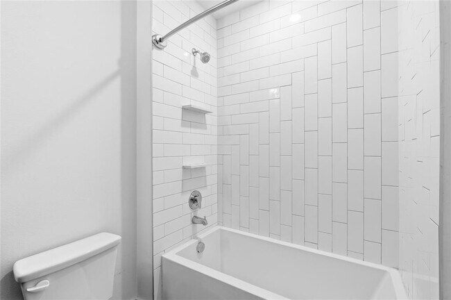 Building Photo - 2213 Poquito St