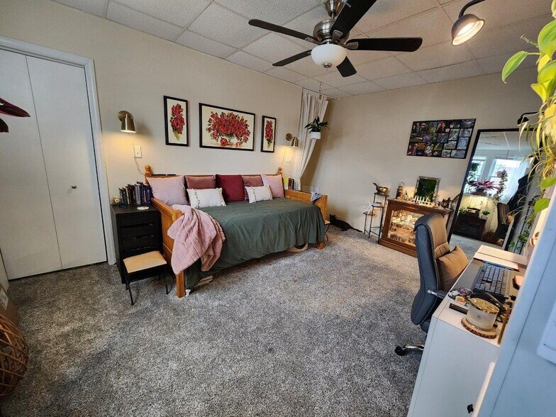 1st floor bedroom - 724 N 19th St