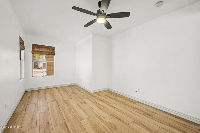 Building Photo - 3905 E Rockwood Dr