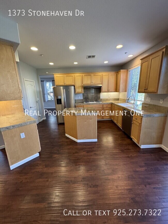 Building Photo - 1373 Stonehaven Dr