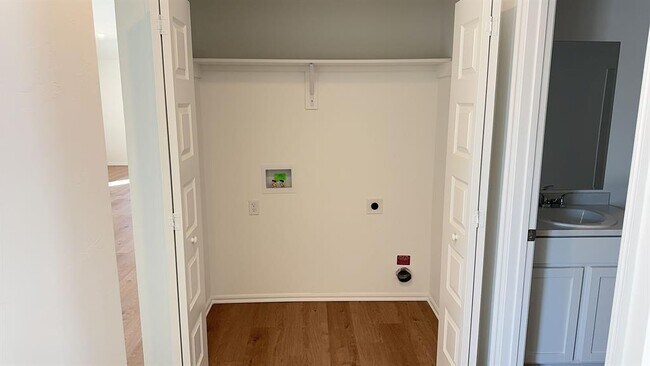 Building Photo - 3305 Little Creek Dr