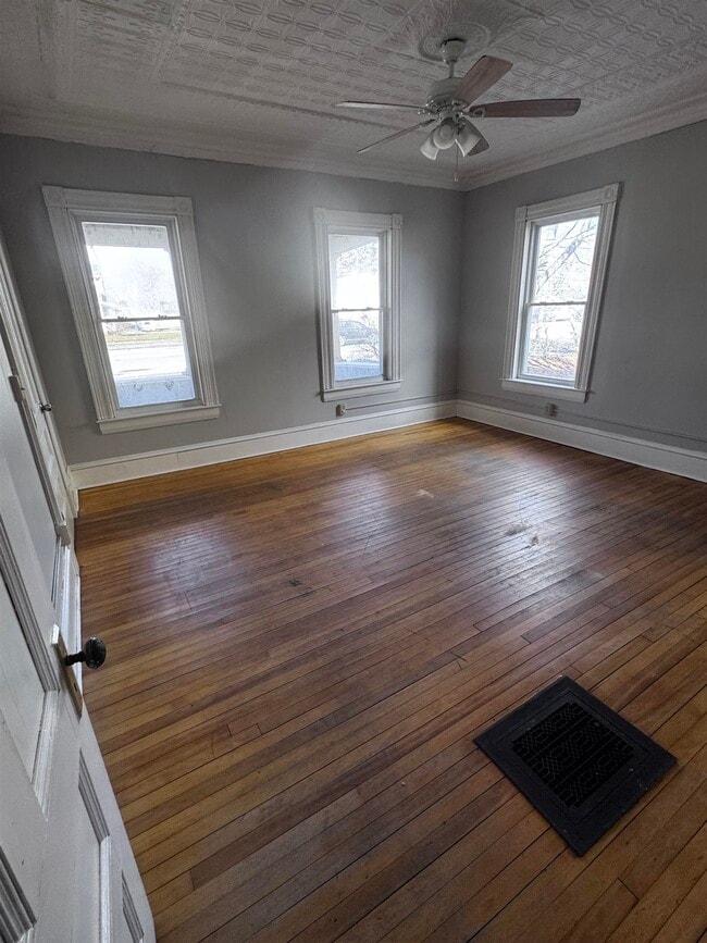 Building Photo - 220 Broad St