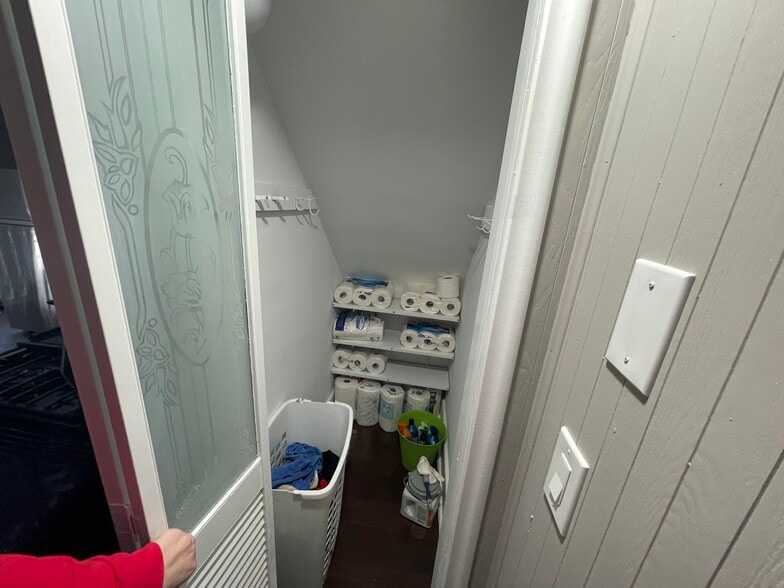 Building Photo - 1524 E Algonquin Rd