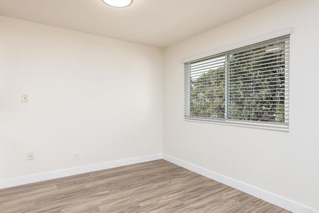 Building Photo - Remodeled 3 Bed 2 Bath Condo - Coastal Living at Its Finest