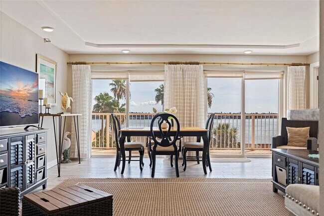 Building Photo - 7430 Sunshine Skyway Ln S