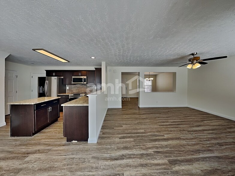 Building Photo - 3202 Meadoway Ct