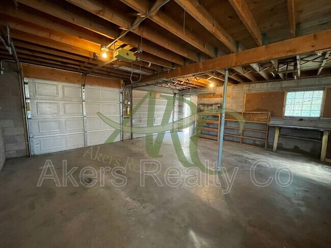 Building Photo - 501 Van Buren St