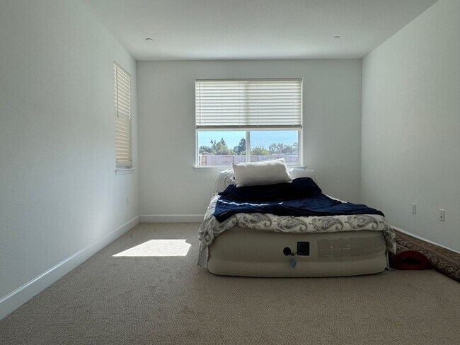 Building Photo - Avail by June 25th. Solar home in 55+ gated community at Heritage Placer Vineyards