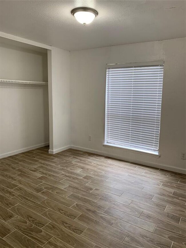 Building Photo - 2 BR 2 BA Condo - Downstairs