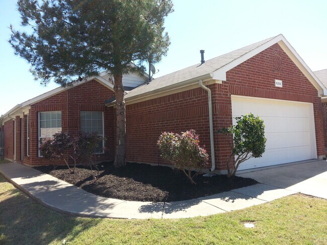 Building Photo - 3BD/2BA/2-Car Garage |Eagle Mtn-Saginaw ISD $1,895/mo | Pets Welcome — All Sizes