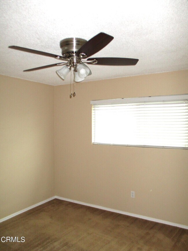 Building Photo - 851 W Crestwood Ave