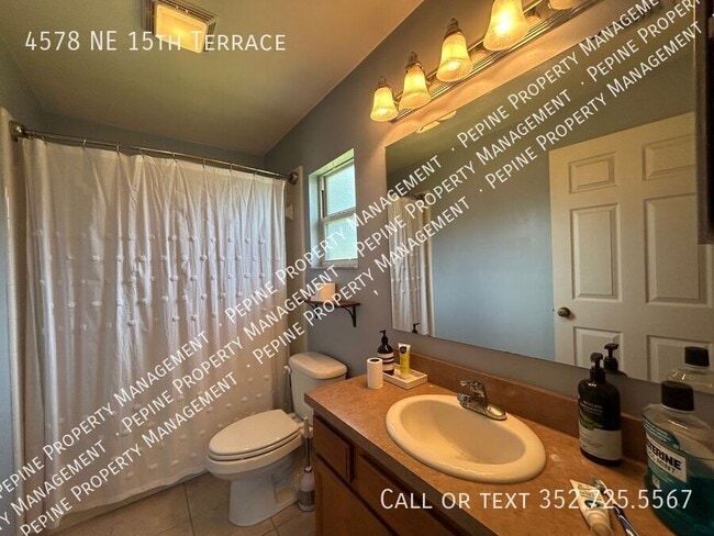 Building Photo - 4578 NE 15th Ter