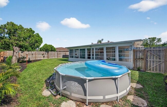 Building Photo - 7213 Isle Dr