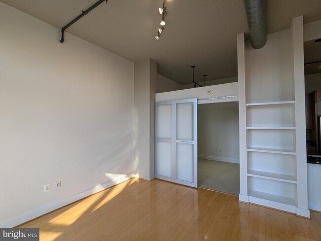 Building Photo - 520 John Carlyle St