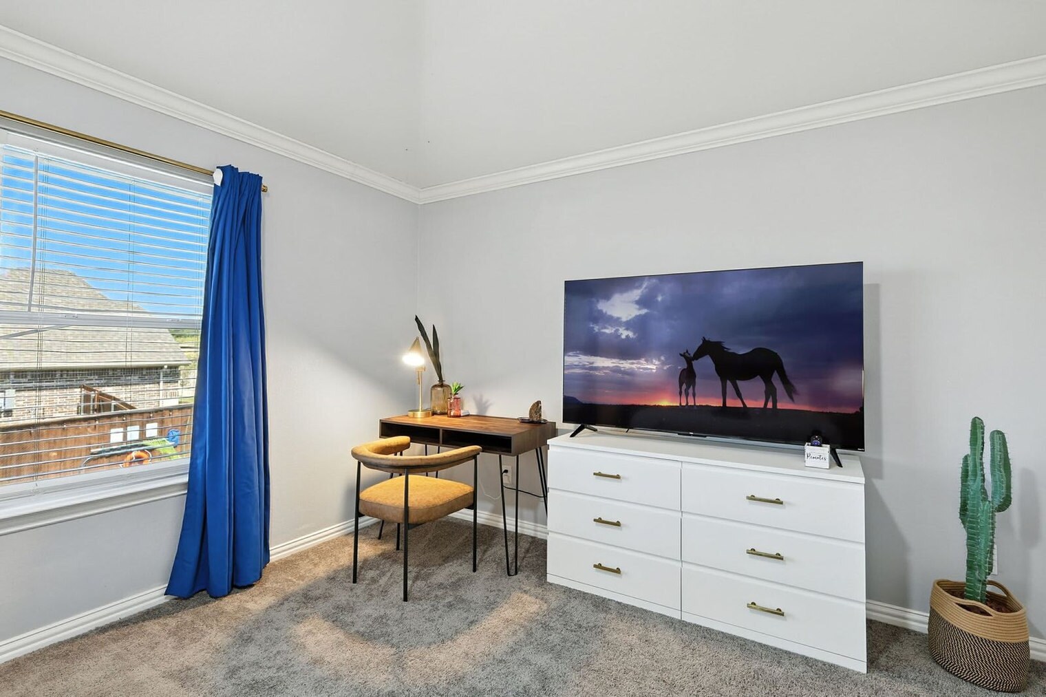 Building Photo - 2516 Castle Pines Dr