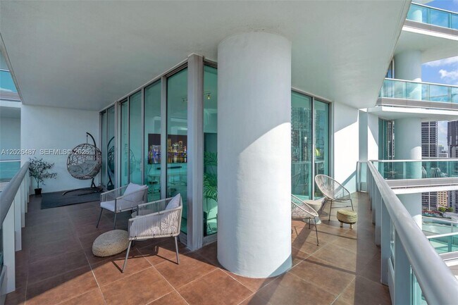 Building Photo - 900 Biscayne Blvd