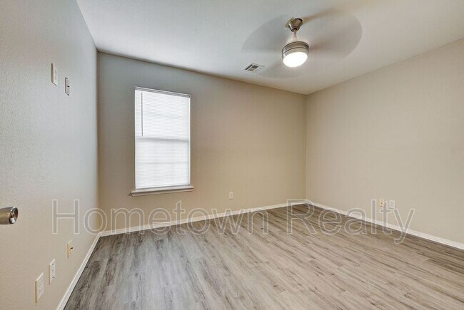 Building Photo - 1704 Tudor Dr