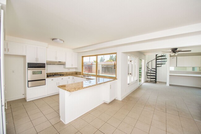 Building Photo - COSTA MESA: 3 Bedroom Single Story Home with a Pool