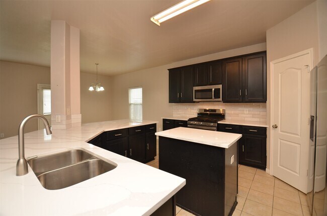 Building Photo - 2707 Roaring Oaks Ln
