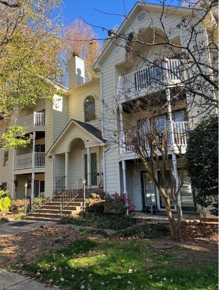 Building Photo - 5928 W Friendly Ave
