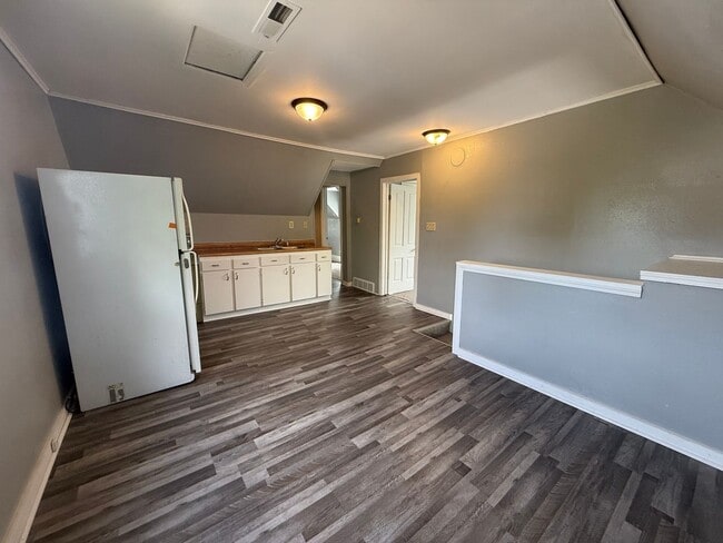 Building Photo - East 3rd Duplex