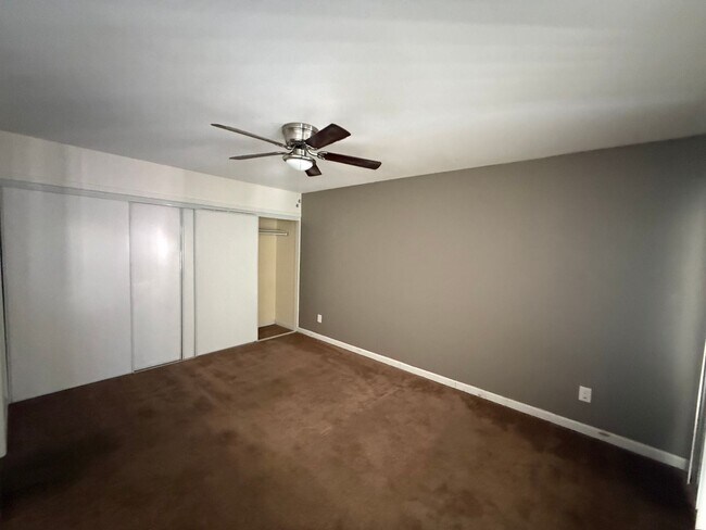 Building Photo - 2 Bedroom 2 Bath in Hemet!