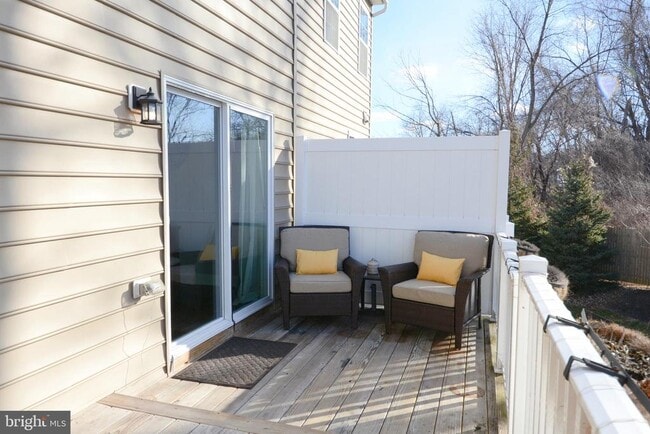 Building Photo - 326 W Hamlin Ave