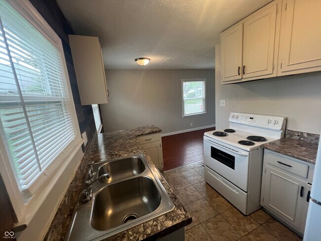 Building Photo - 5322 E 19th Pl