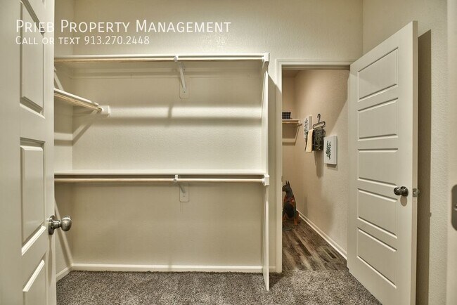 Building Photo - Reserve Townhome - Available June 9th