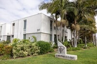 Building Photo - 2-bed, 2-bath 972sqft condo, walking distance to beach in Carlsbad Village, literally one block o...