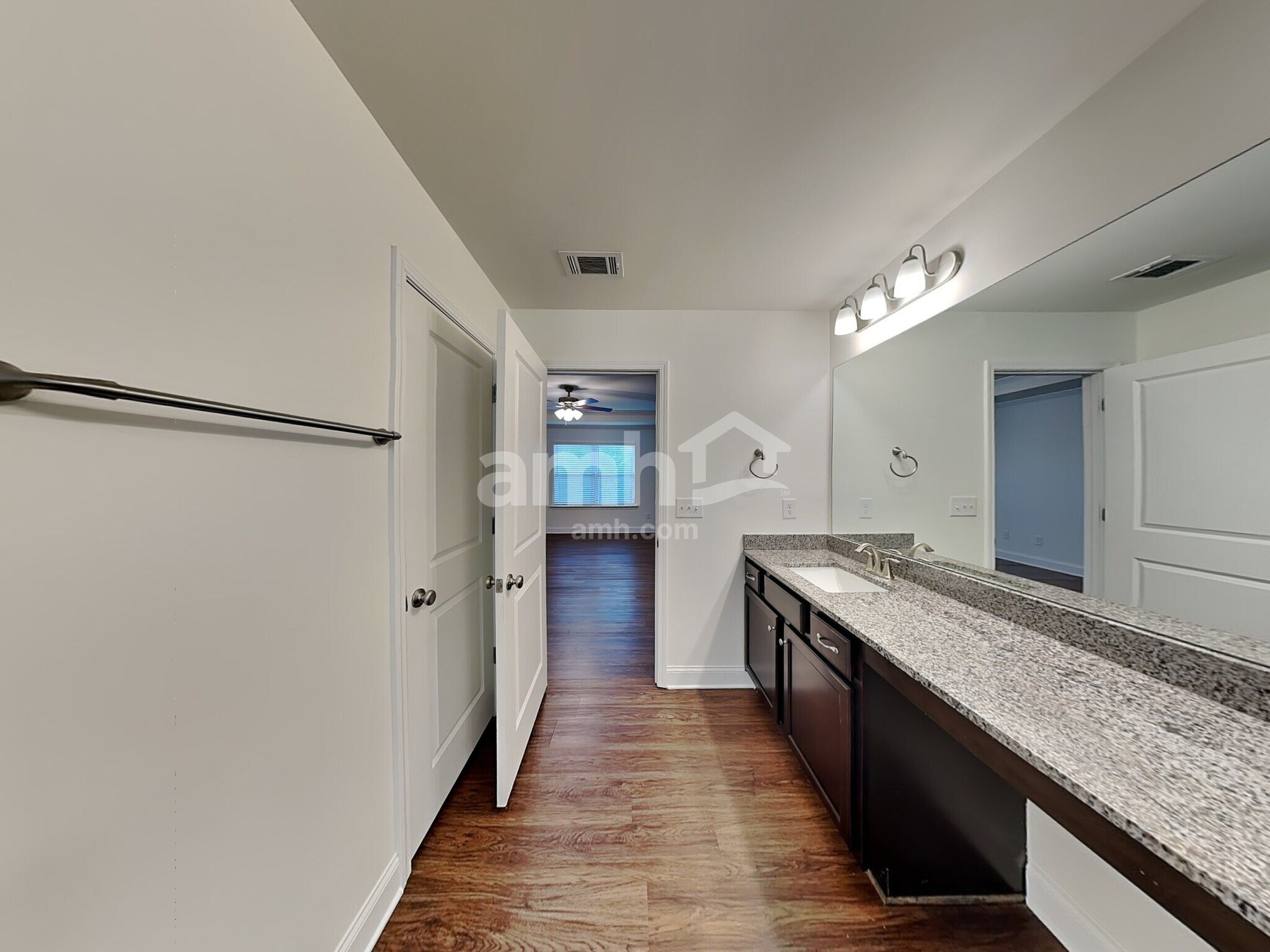 Building Photo - 5020 Hudson Vly Dr