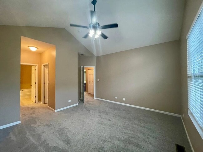 Building Photo - 526 Grosvenor Ln